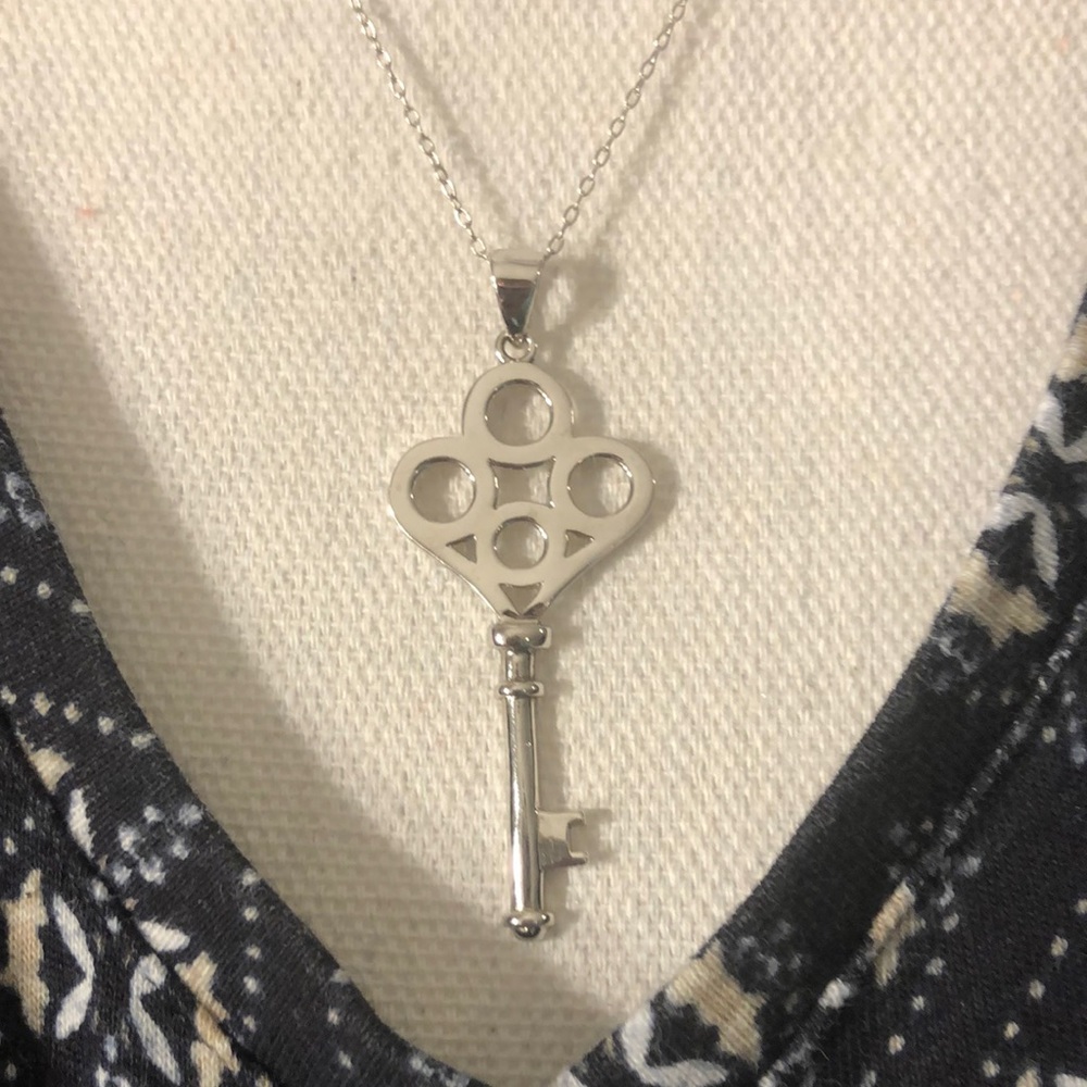 STERLING SILVER NECKLACE